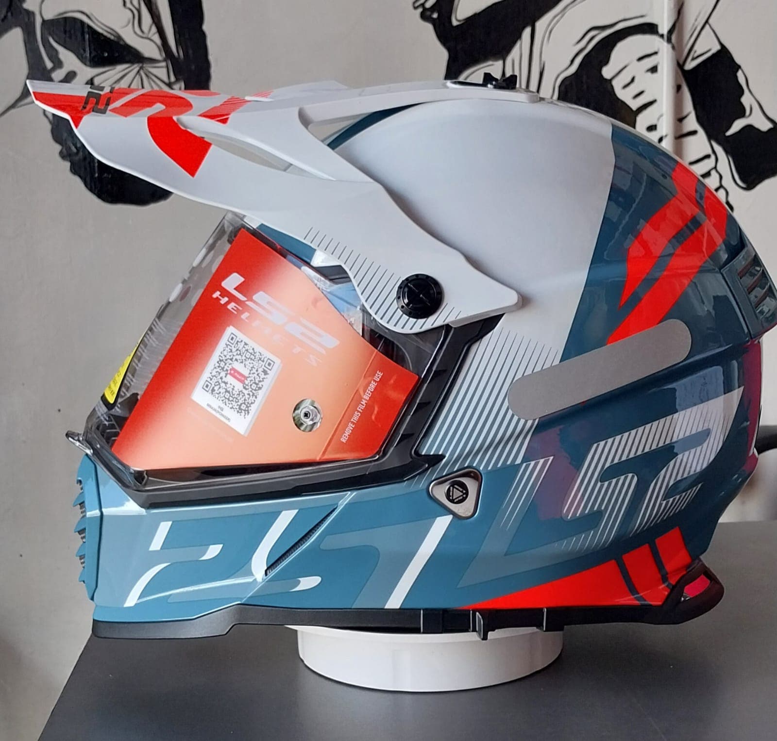 Pioneer white orange right.jpg