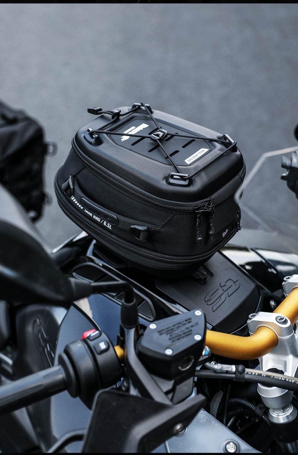 Rhino Walk- Horse Shoe Tank bag