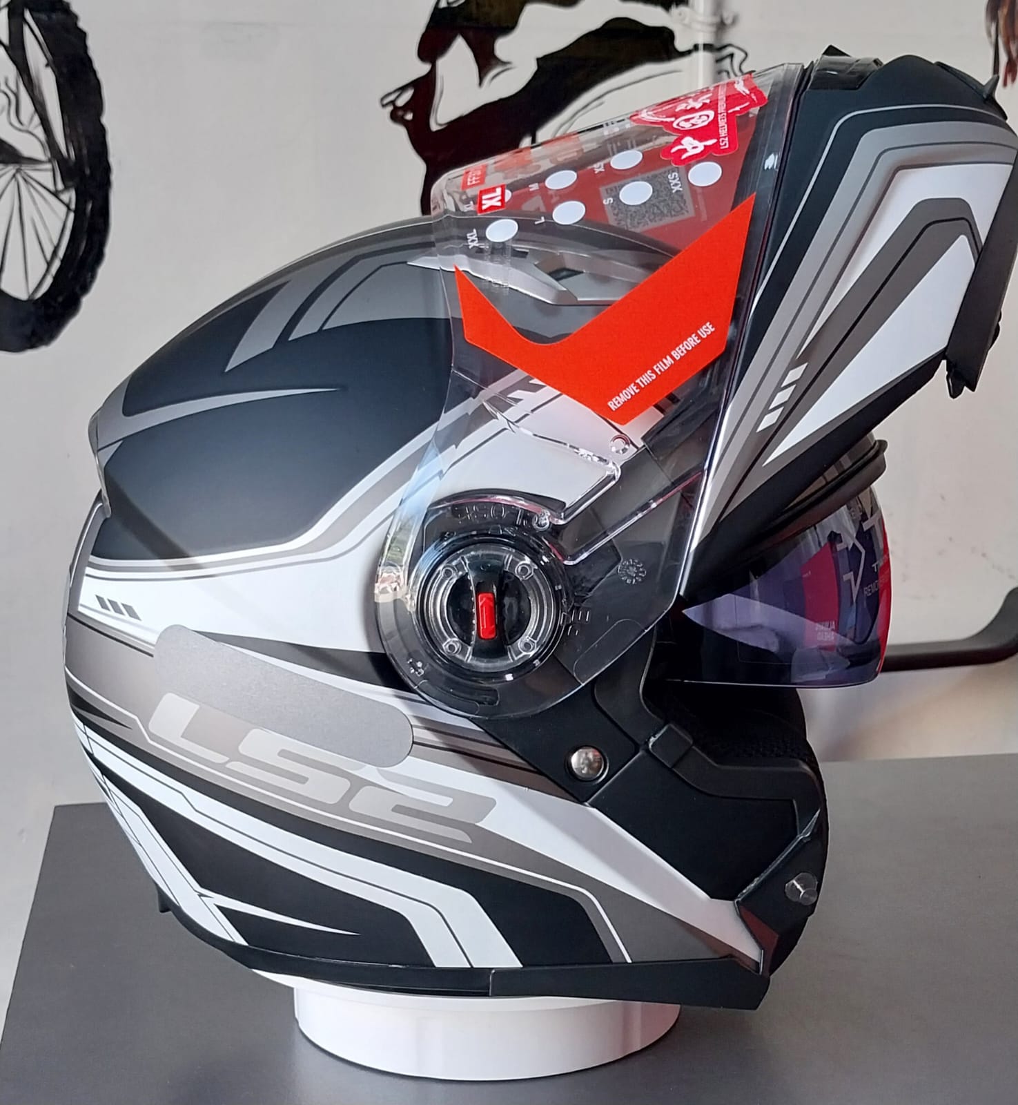 LS2 Modular Black White - ea7ec419-0e9c-4baa-8e91-5d6243acab0f.jpg | Premium Motorcycle Gear Kenya