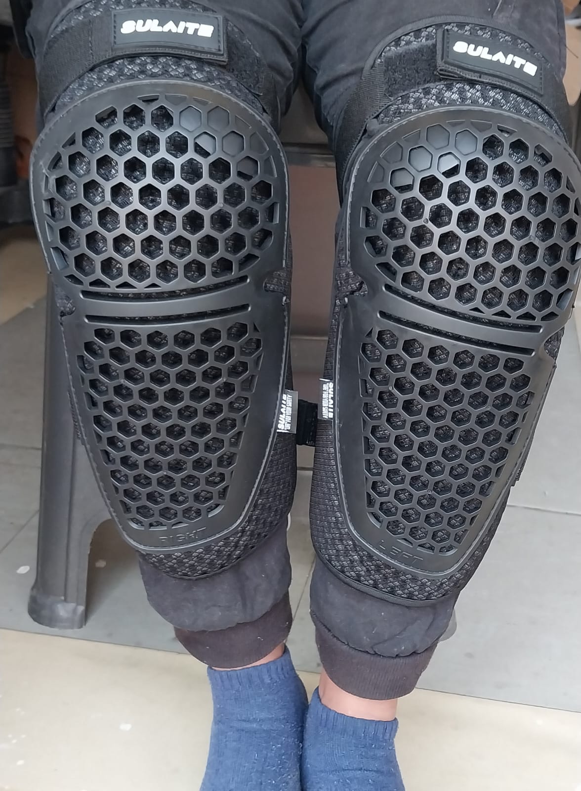 Sulaite Honey Comb Knee Guard - 07fdec4d-1e89-43af-99f8-548faf55960b.jpg | Premium Motorcycle Gear Kenya